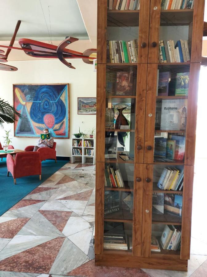 Hotel Kras Rožňava Kültér fotó