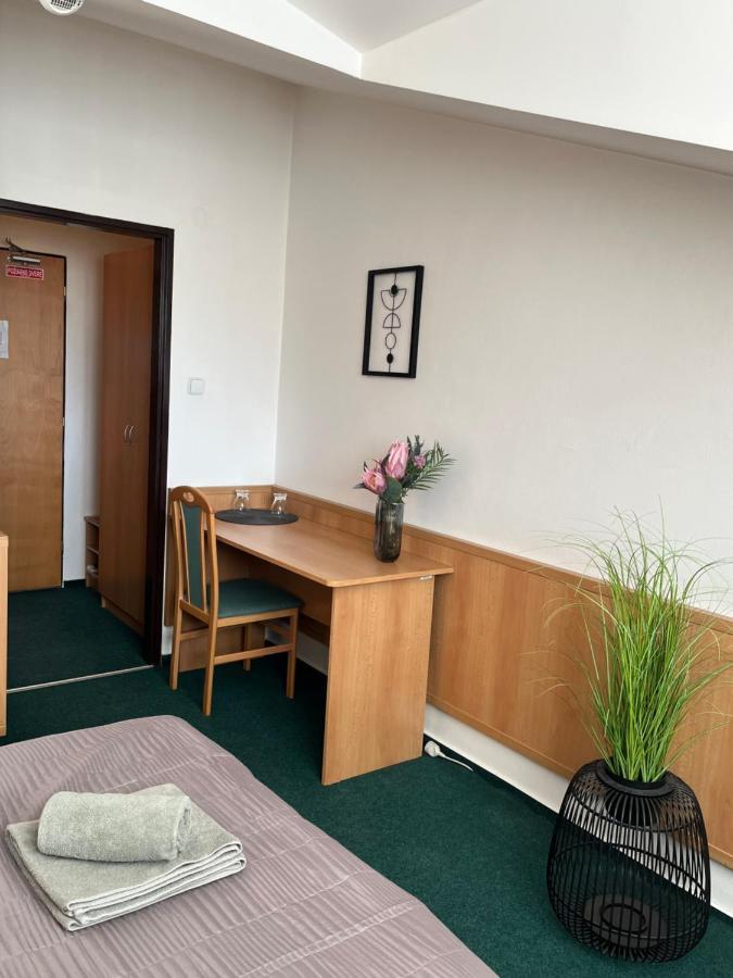 Hotel Kras Rožňava Kültér fotó