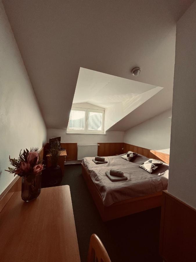 Hotel Kras Rožňava Kültér fotó