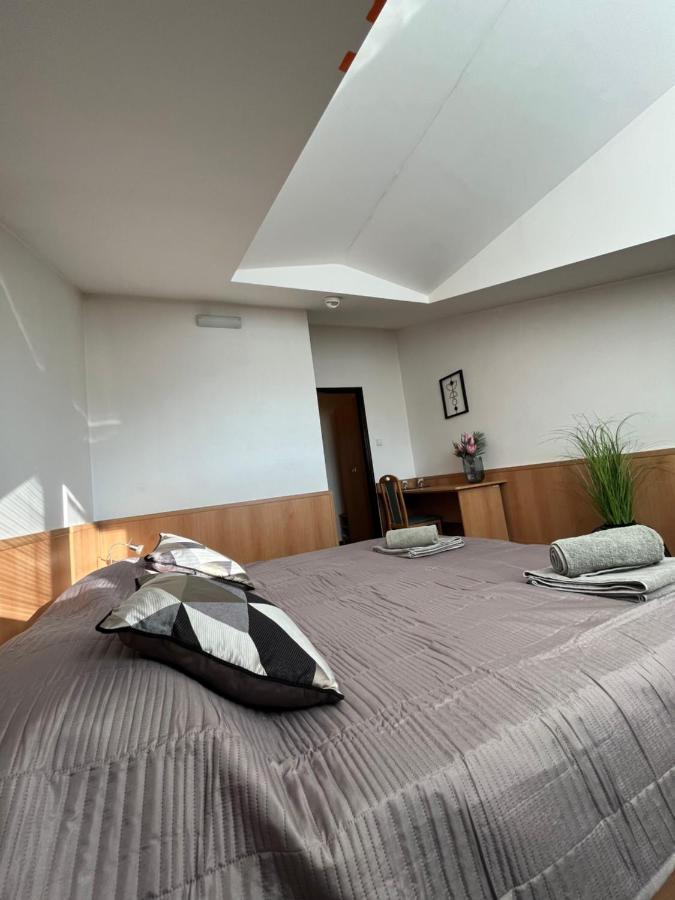 Hotel Kras Rožňava Kültér fotó