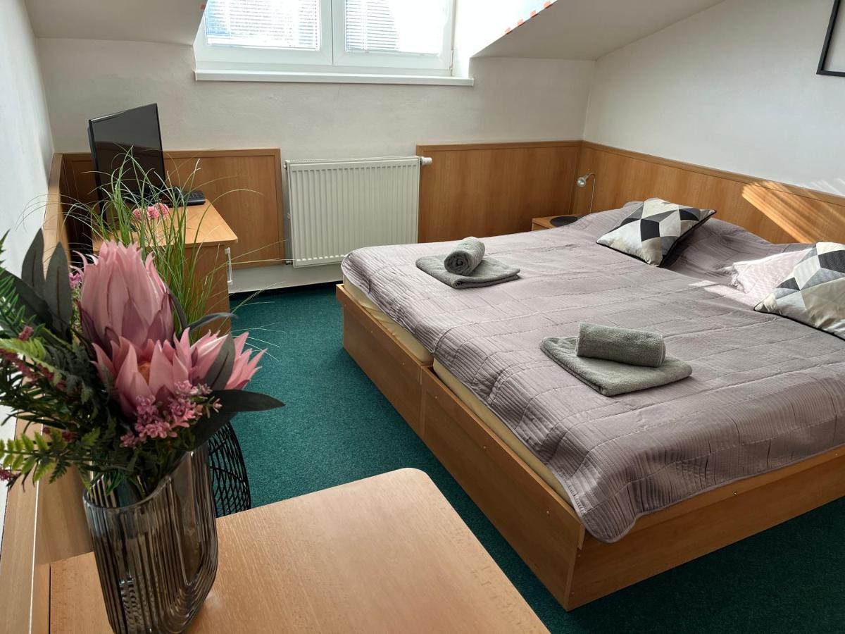 Hotel Kras Rožňava Kültér fotó