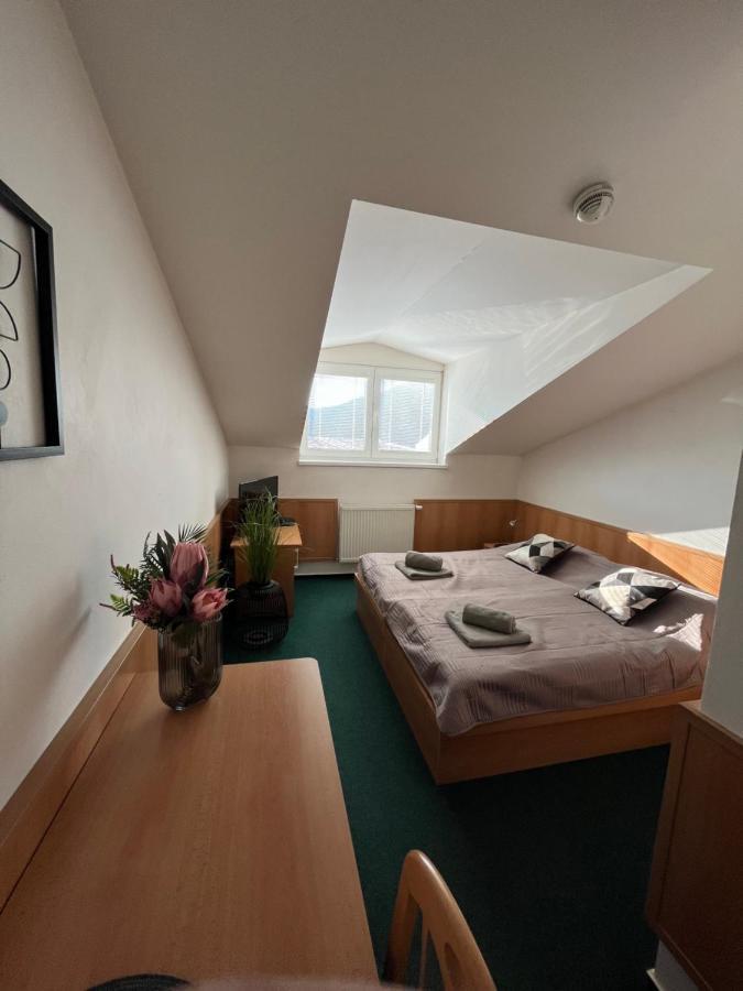 Hotel Kras Rožňava Kültér fotó