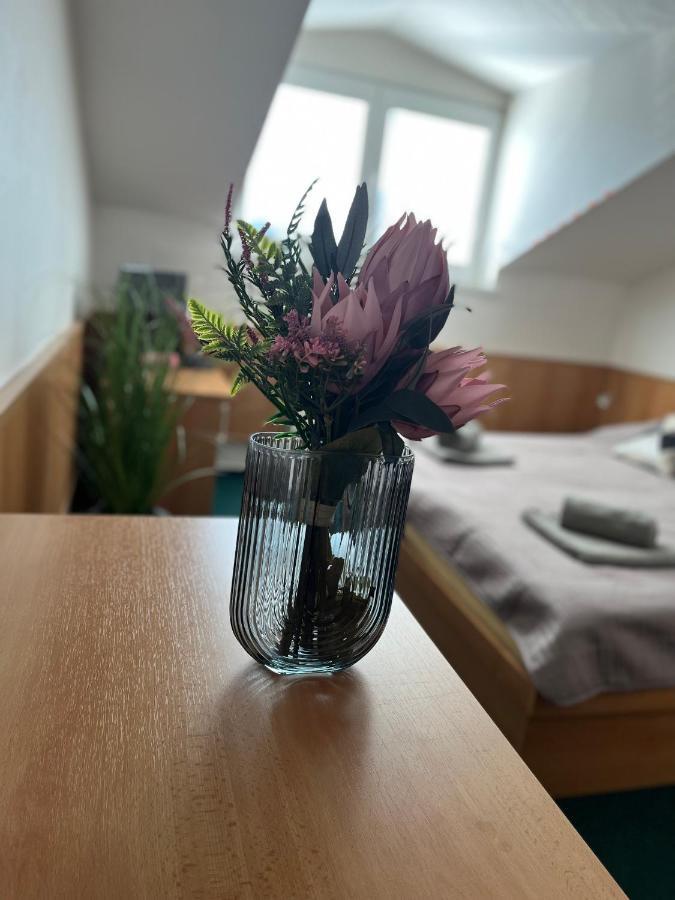 Hotel Kras Rožňava Kültér fotó