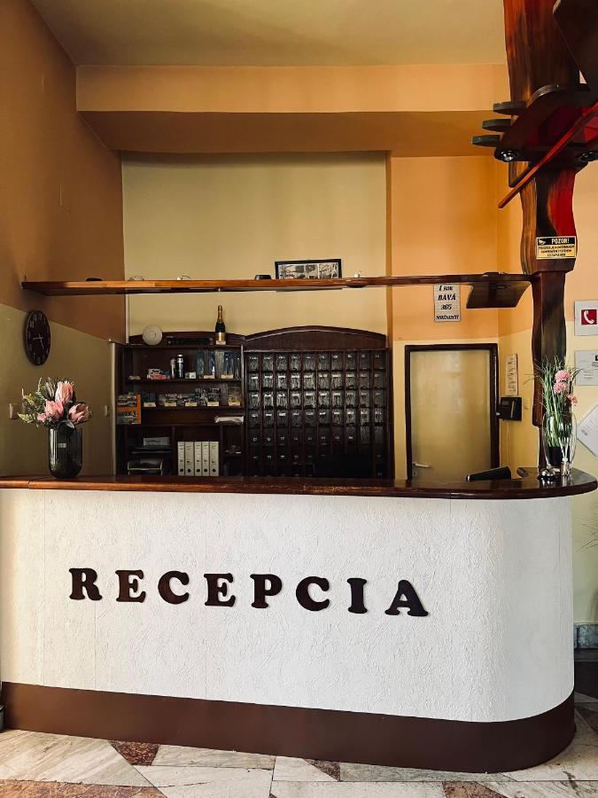 Hotel Kras Rožňava Kültér fotó