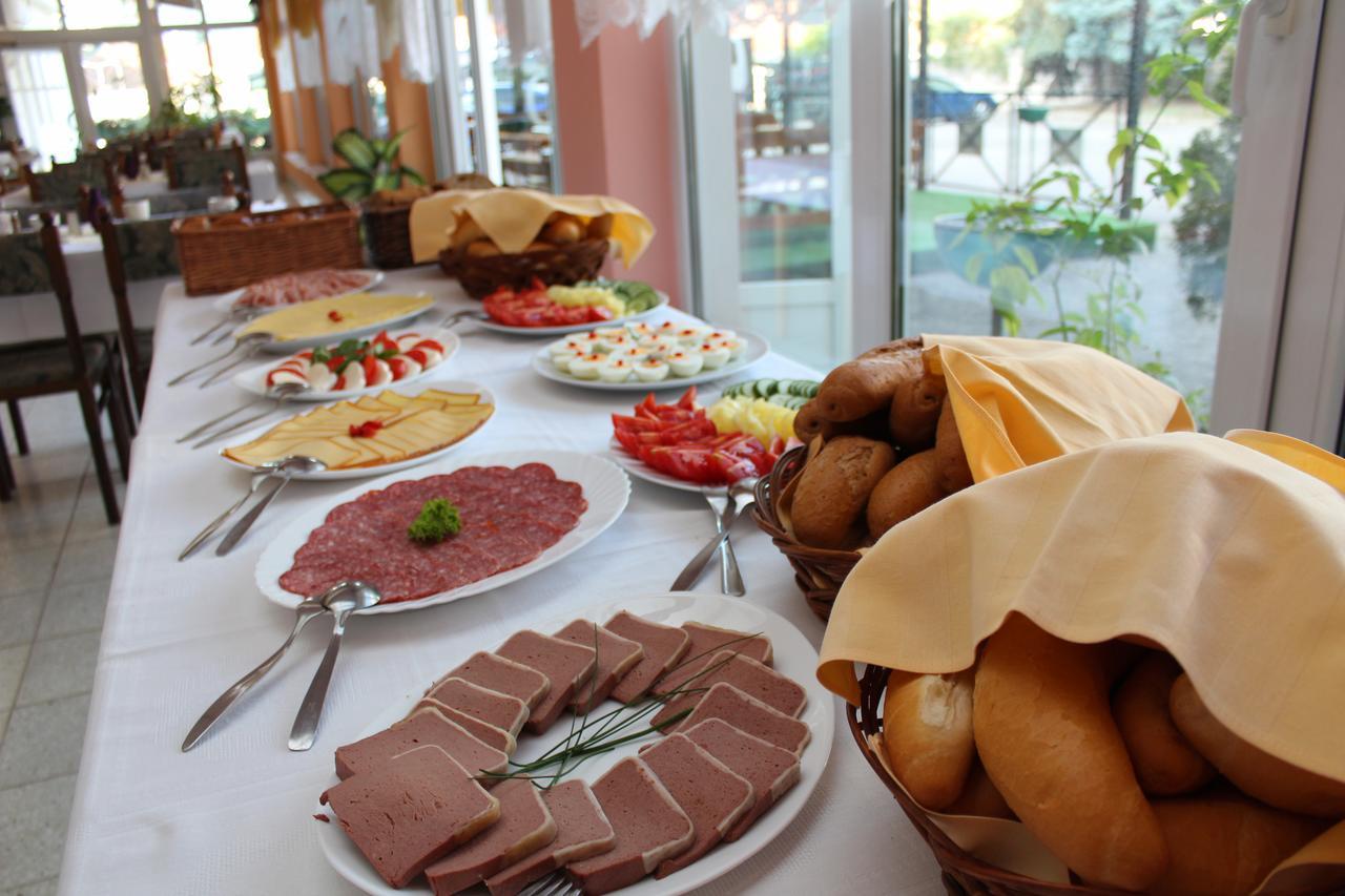 Hotel Kras Rožňava Kültér fotó