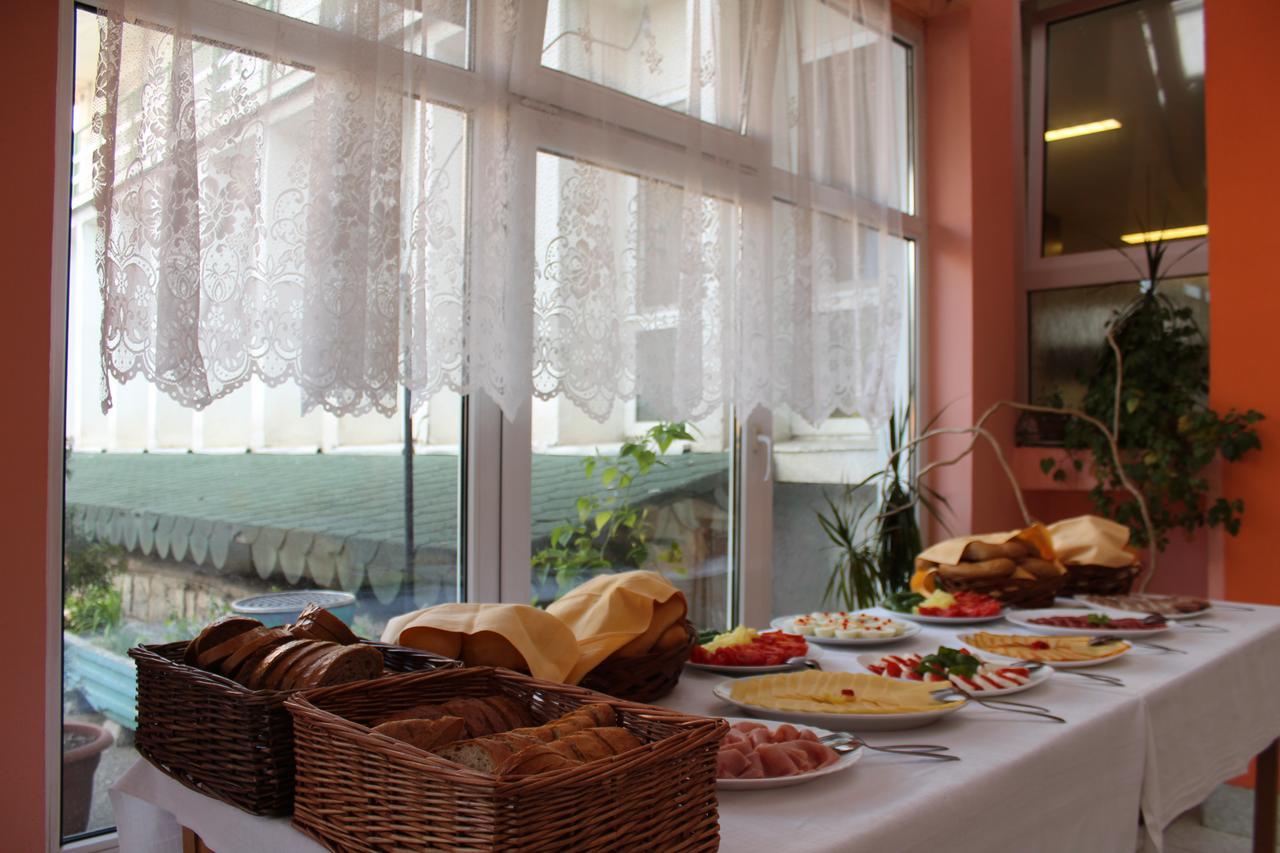 Hotel Kras Rožňava Kültér fotó