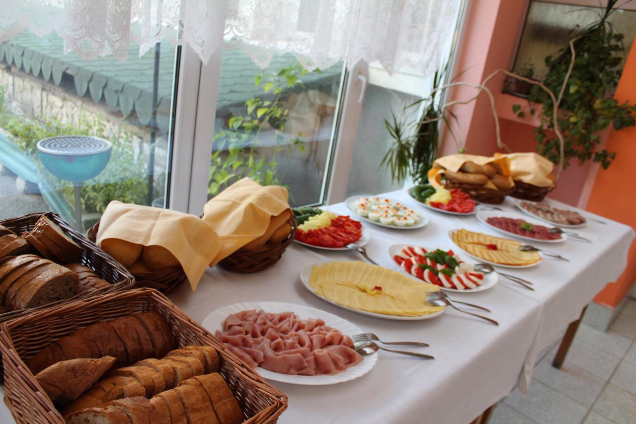 Hotel Kras Rožňava Kültér fotó