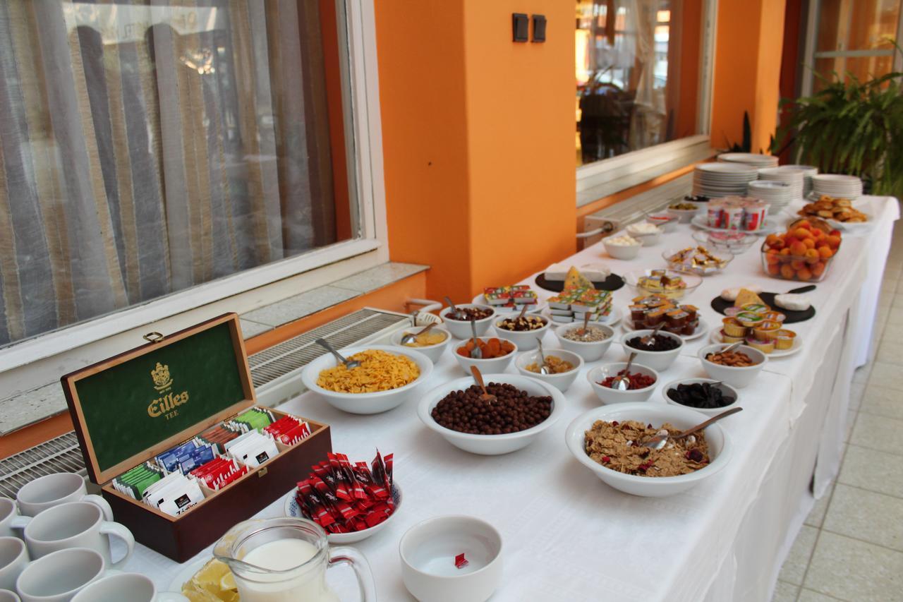 Hotel Kras Rožňava Kültér fotó