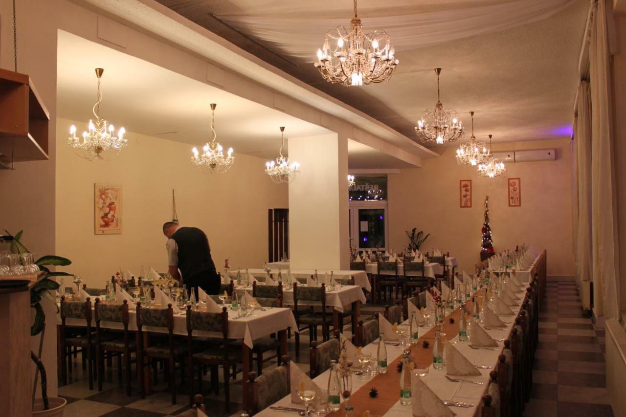 Hotel Kras Rožňava Kültér fotó