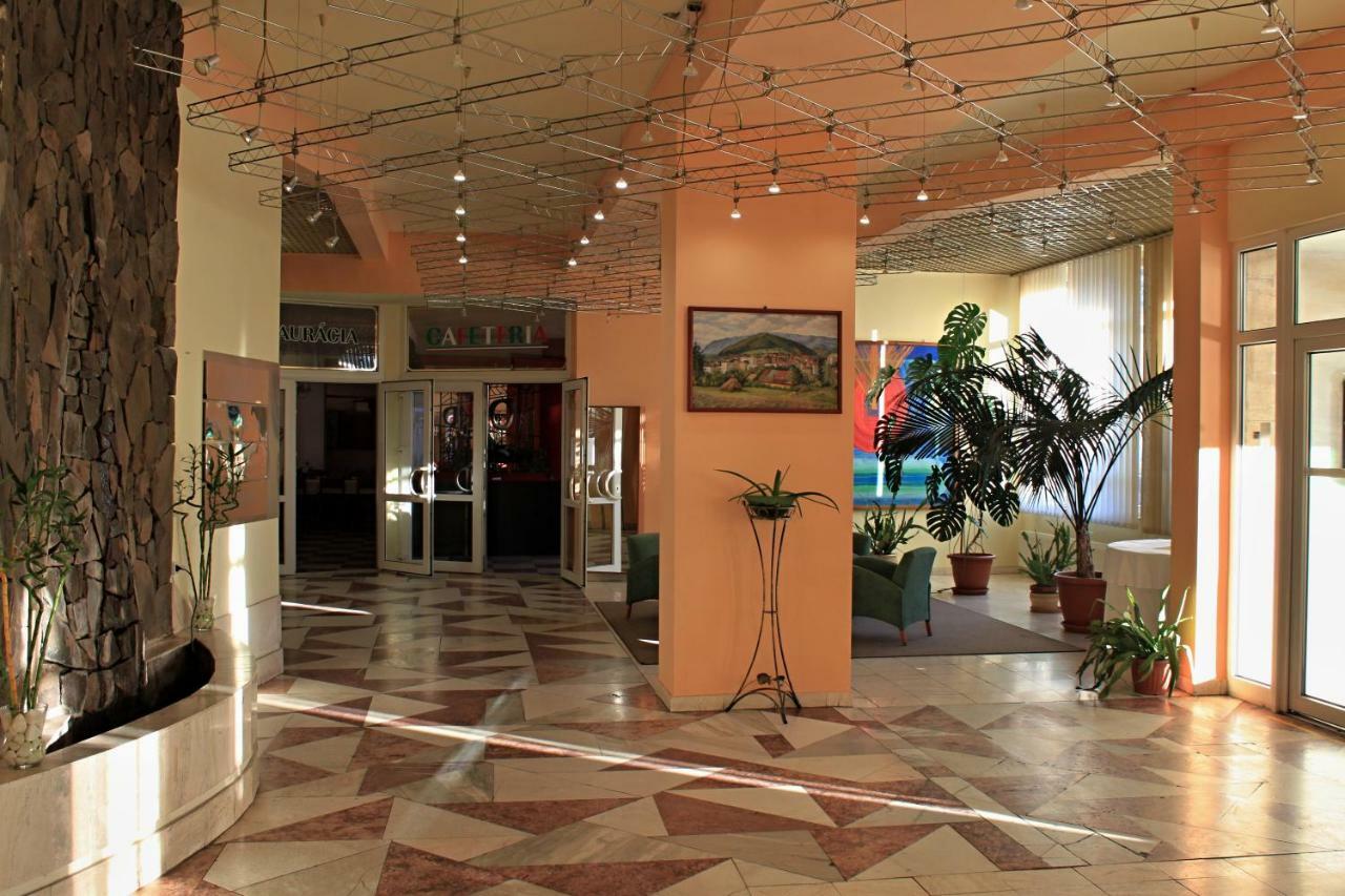 Hotel Kras Rožňava Kültér fotó